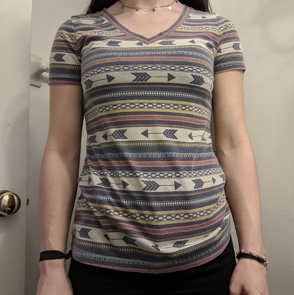 Tribal patterned v neck - Picture 2 of 3